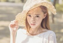 清纯少女夏日清凉街头唯美写真图片-亿套图