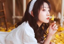 白裙美女清新文艺写真图片-亿套图