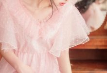 可爱甜美少女粉嫩养眼写真图片-亿套图