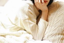 短发美女慵懒清新美女居家写真-亿套图