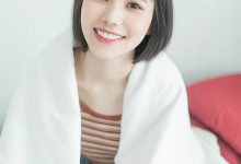短发美女清新吊带诱人写真图片-亿套图