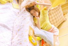 俏皮美女白色丝袜美女性感写真-亿套图