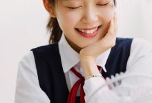 马尾辫美女清纯养眼制服写真图片-亿套图