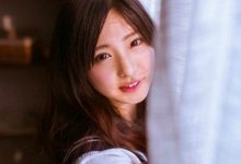 日系白色睡衣美腿丝袜甜美写真图片-亿套图