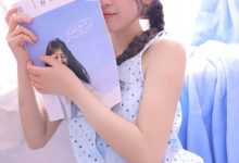 吊带美女可爱俏皮居家写真图片-亿套图