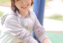 青春活力美女户外养眼写真图片-亿套图