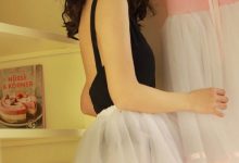 艺校美女大学生吊带裸背美女图片-亿套图