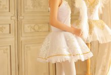 丸子头美女吊带白丝美腿写真-亿套图