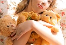 腼腆女生性感美女俏皮诱惑写真-亿套图