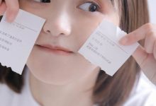 短发美女清新随性居家写真图片-亿套图