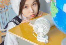 甜美俏皮美女制服写真图片-亿套图