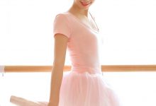 靓丽舞蹈服美女白丝长腿美女图片-亿套图