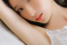 吊带美女白皙娇嫩性感写真图片-亿套图