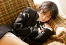 制服美女俏丽动人写真图片-亿套图