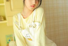 清新恬静美少女暖色调写真图片-亿套图