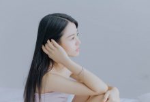 床上美女性感长发美女诱惑图片-亿套图