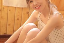 吊带美女性感美腿香肩浴室写真图片-亿套图
