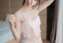 喵糖映画 VOL.104 粉色吊带睡衣-亿套图