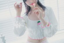 年年nnian - 爱吃棒棒糖的少女 [35P-123MB]-亿套图