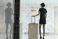 [Ligui丽柜] 2024.03.30 HD视频《空姐玉液-私人订制》英子 [1V-1.1G]-亿套图