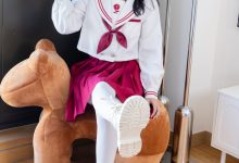 [BoBoSocks袜啵啵] NO.545 奶油-白色马丁靴、厚白丝、jk制服、瑜伽动作时用老头乐挠脚剧情[144P-1V-5.08G]-亿套图