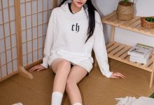 足愉心 NO.022 可乐（搭配：白色卫衣、黑色打底裤、运动鞋、肉丝色袜、白色长筒棉袜）[110P+2V／13.5GB]-亿套图
