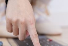 物恋传媒 No.2565 泡泡-平底鞋、薄白丝大腿袜、体操服 [158P1V-3.59GB]-亿套图