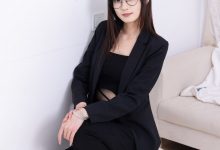物恋传媒 No.2716 山奈-高跟鞋、短肉丝、裸足、ol制服 [140P1V-2.93GB]-亿套图