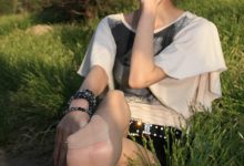 [王朝贵足]0071 外景套图 布丁热辣短裙红跟亮丝铁路女郎系列B-亿套图